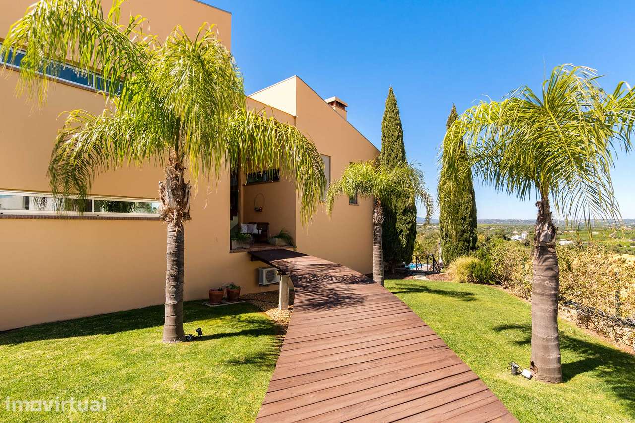 Moradia Encantadora com Piscina e Vistas Deslumbrantes sobre o Campo - Grande imagem: 4/48