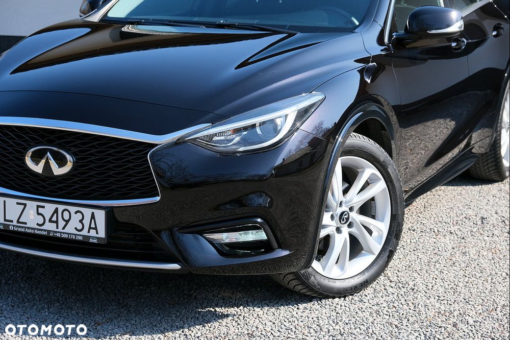 Infiniti Q30 - 1