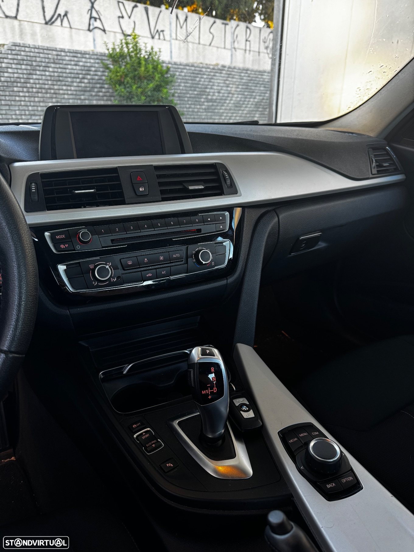 BMW 330 i Aut. Advantage - 11