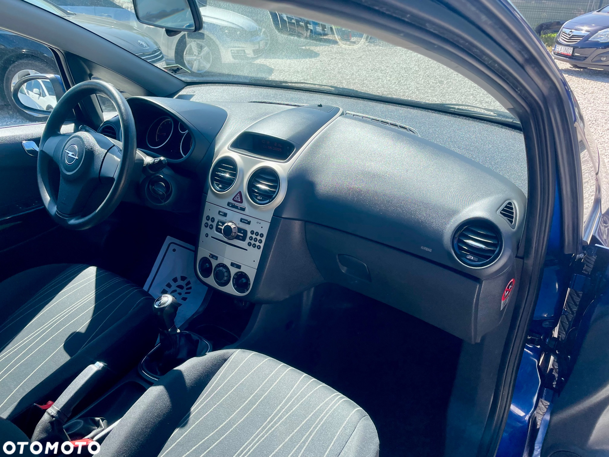 Opel Corsa 1.4 16V Enjoy - 30