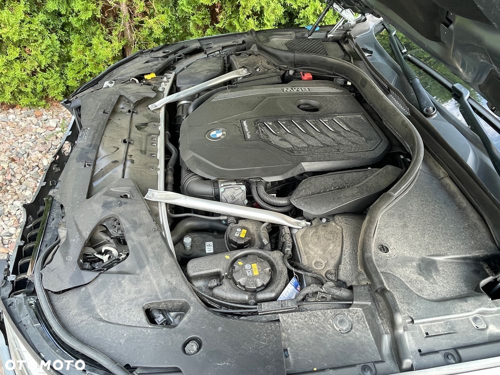 BMW Seria 8 840i - 8
