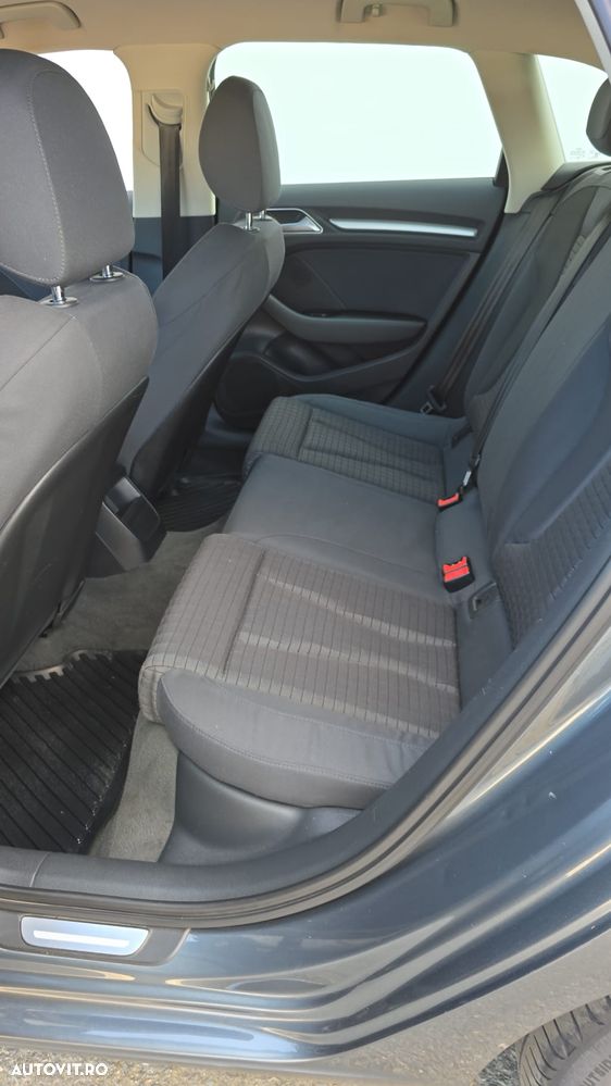 Audi A3 Sportback 1.6 TDI S tronic Ambiente - 8