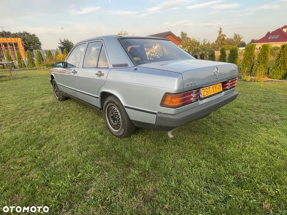 Mercedes-Benz W201 1983 photo 4