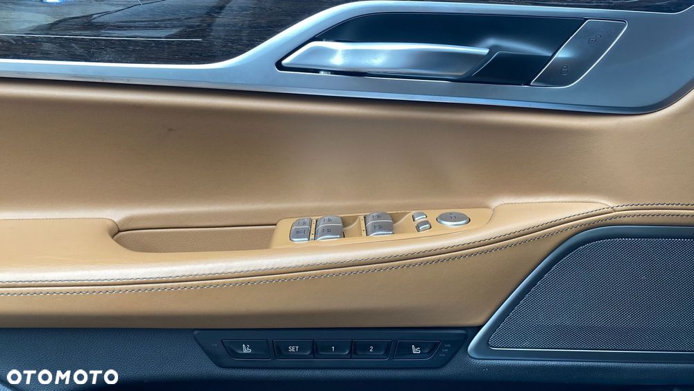 BMW Seria 7 740d xDrive mHEV sport - 28