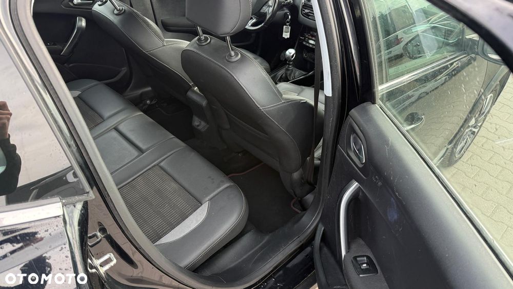 Peugeot 2008 BlueHDi 100 STOP & START Active - 11