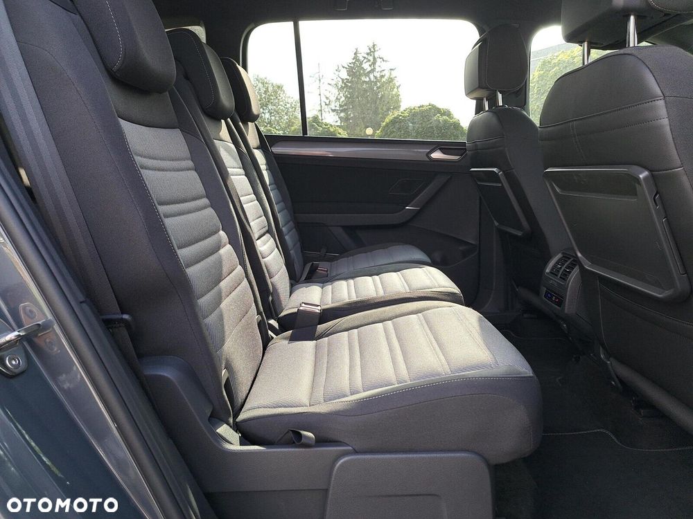 Volkswagen Touran - 22
