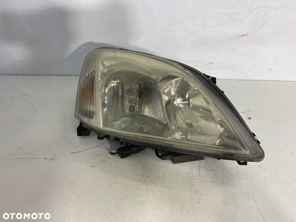lampa prawy przód prawa przednia toyota corolla ix e12 eu - 2