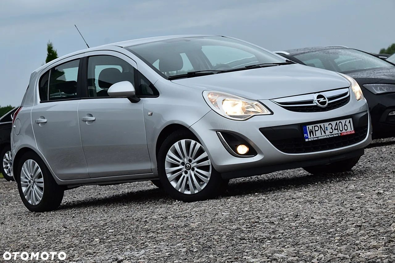 Opel Corsa 1.2 16V Cosmo - 1