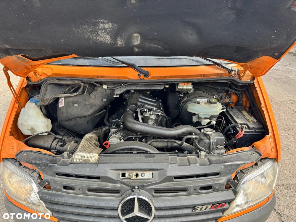 Mercedes-Benz Sprinter - 25