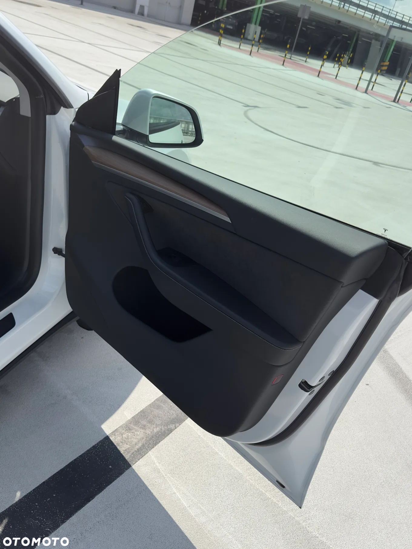 Tesla Y Performance AWD - 24