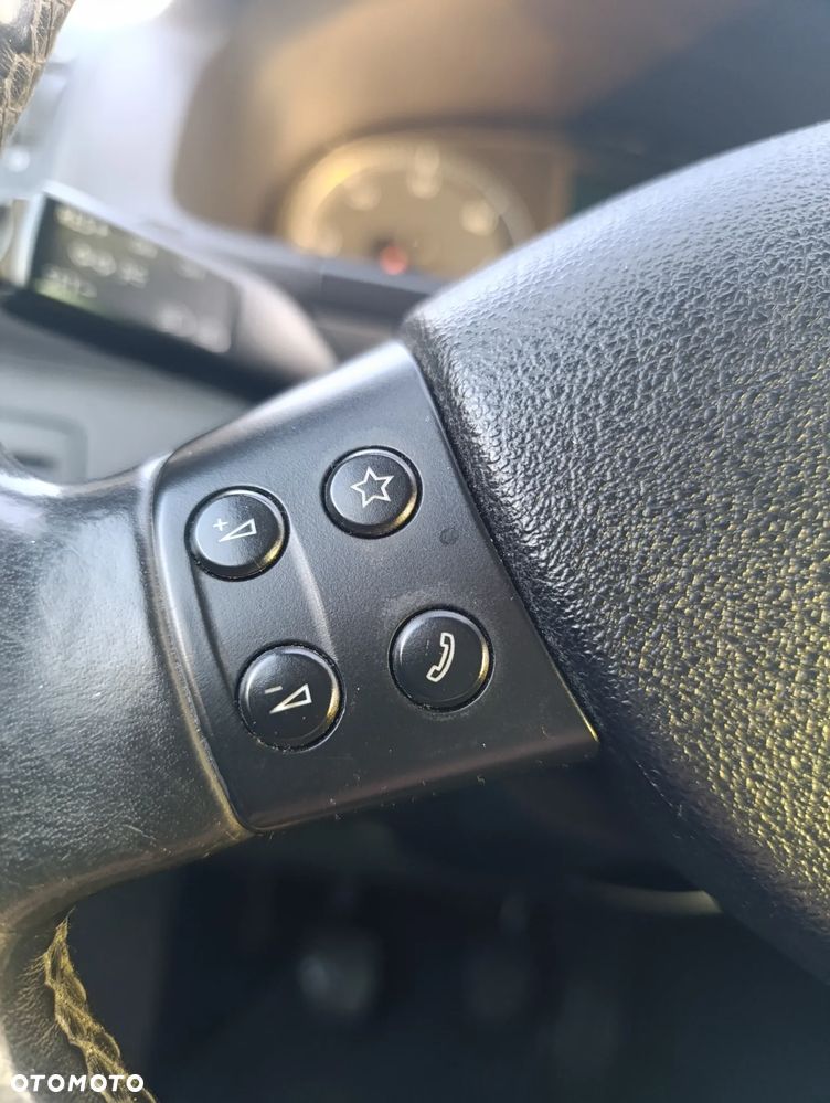 Volkswagen Touran - 38