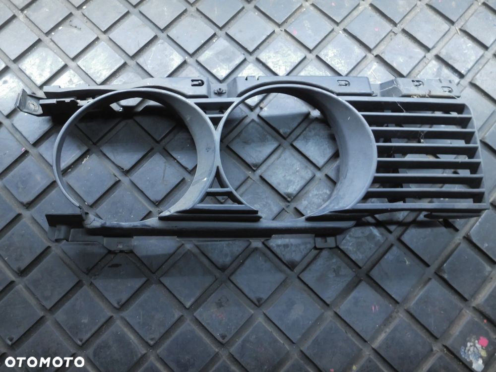 BMW E34 przedlift ramka lewa lampy atrapa okular 843174 - 1
