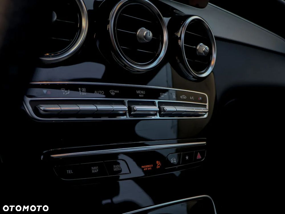 Mercedes-Benz GLC 300 de 4-Matic AMG Line - 25