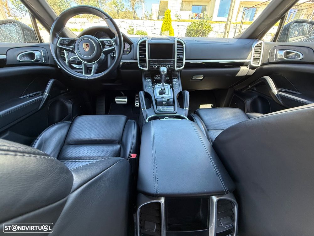 Porsche Cayenne - 22