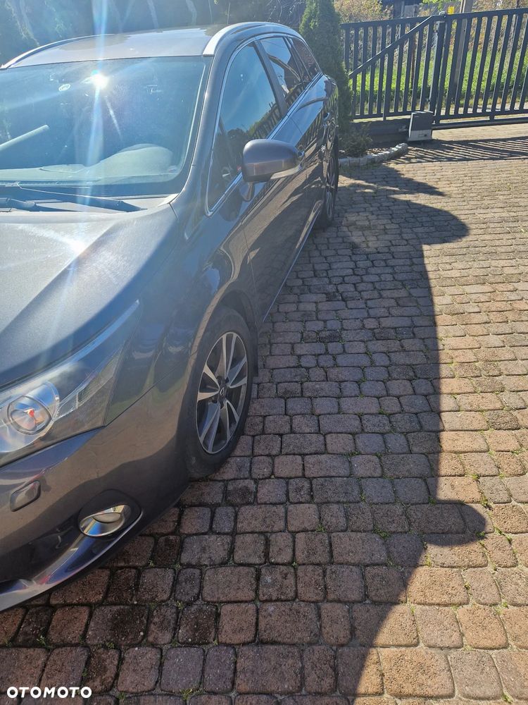 Toyota Avensis 2.0 D-4D Premium - 10