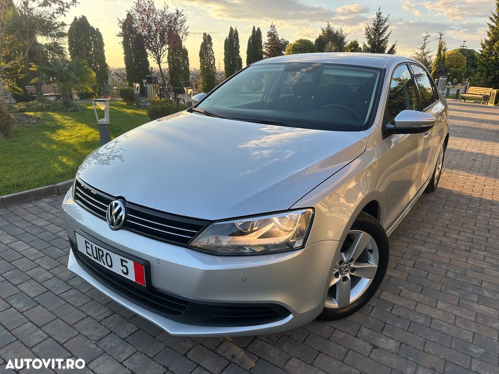 Volkswagen Jetta - 1