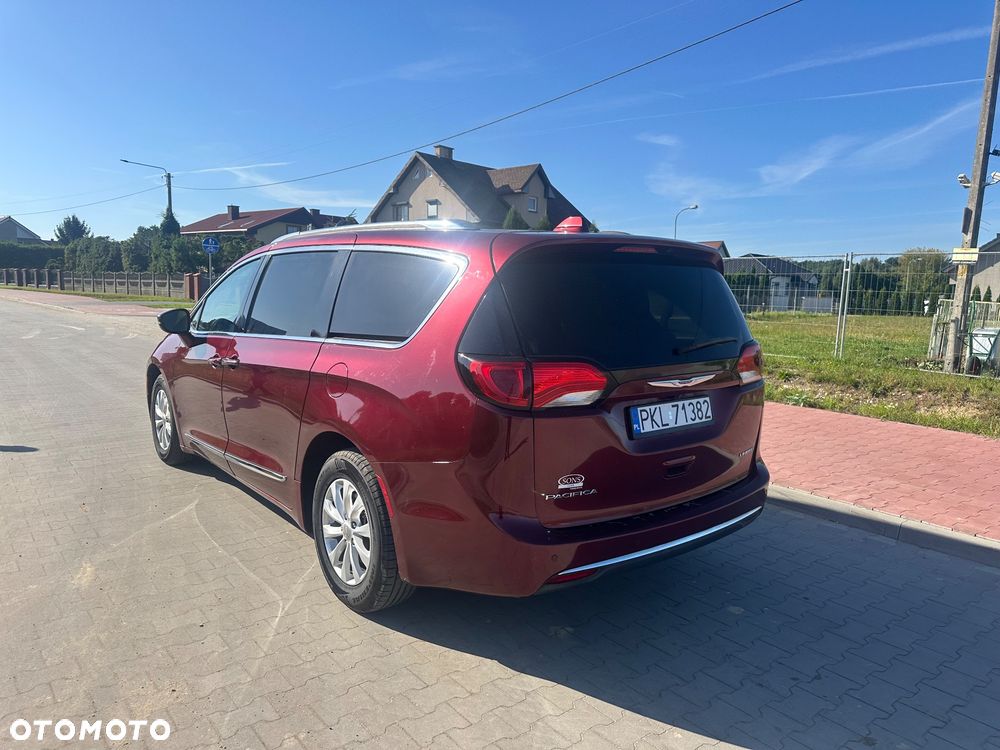 Chrysler Pacifica - 7
