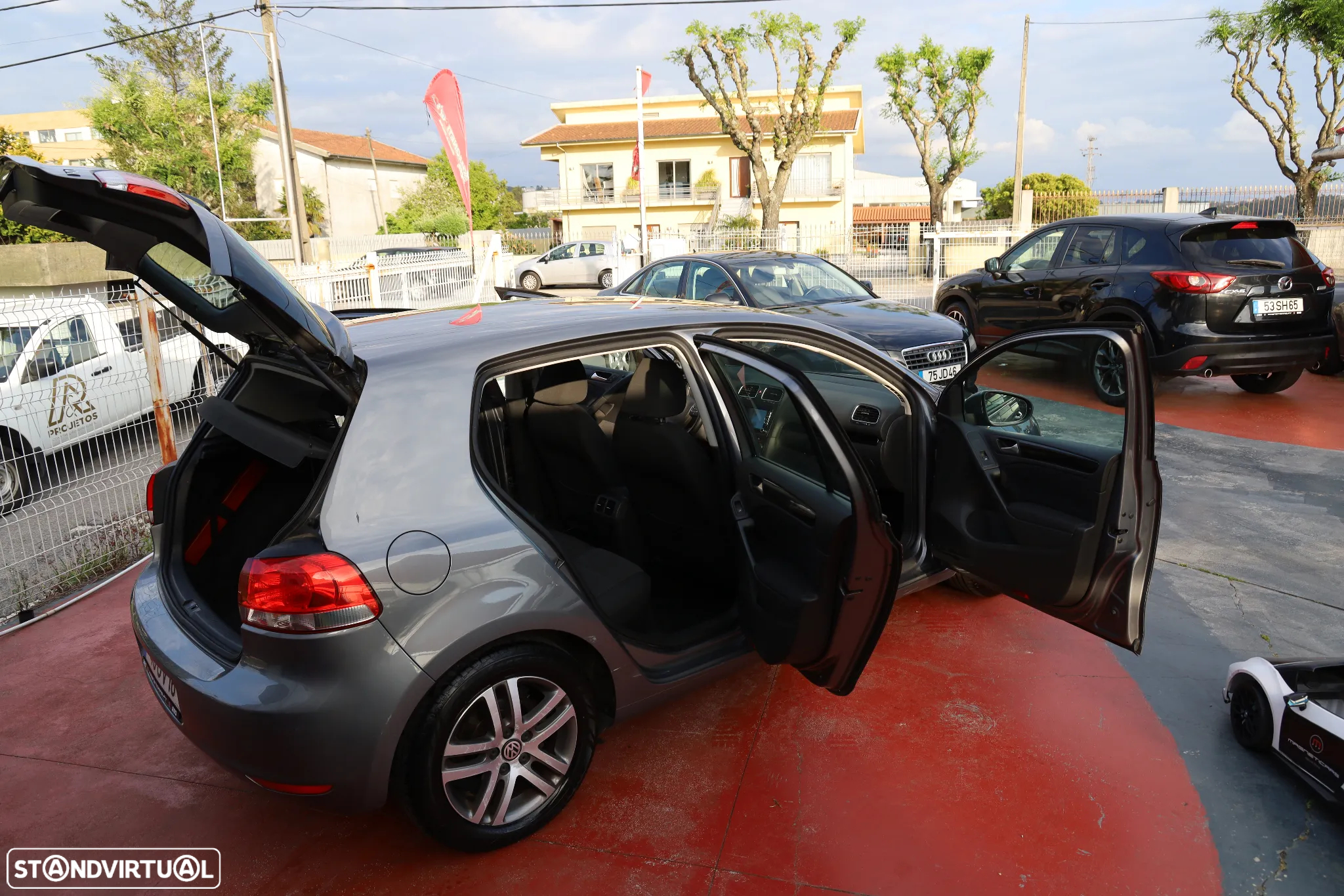 VW Golf 2.0 TDi Confortline - 18
