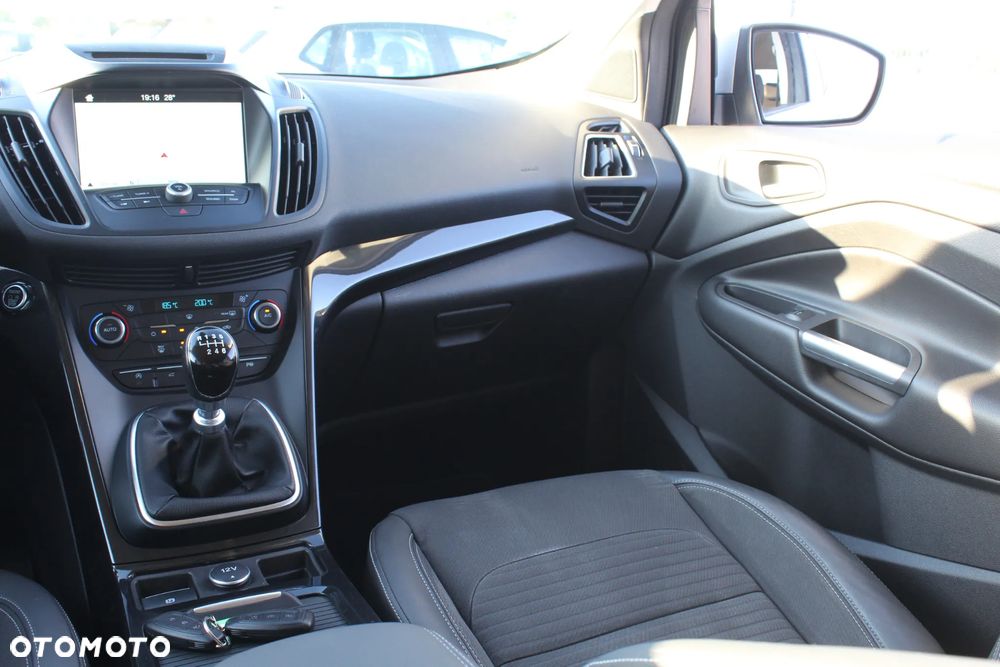 Ford Kuga 1.5 EcoBoost 2x4 Titanium - 22