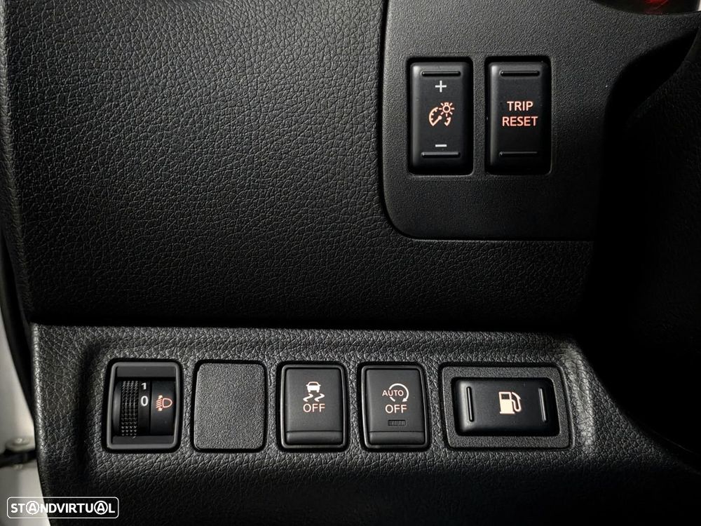 Nissan Navara 2.3 DCI 4WD N-CONNECTA NACIONAL 5 LUGARES - 18