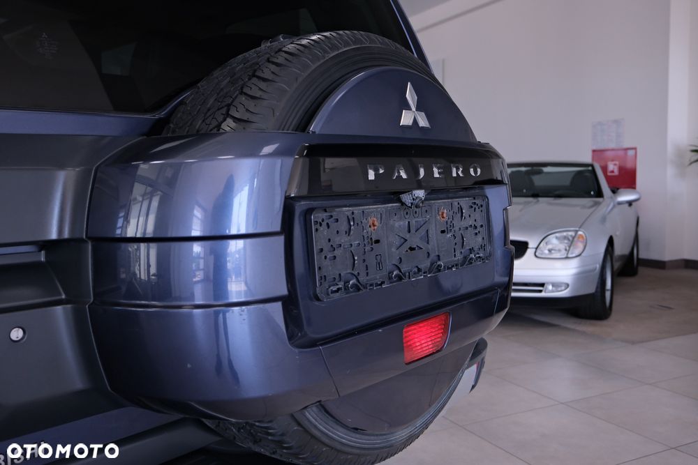 Mitsubishi Pajero - 13