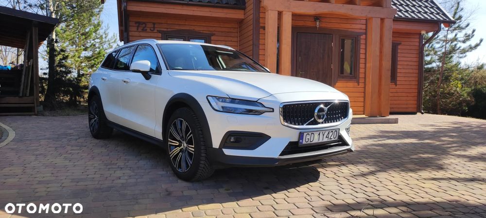 Volvo V60 Cross Country - 1