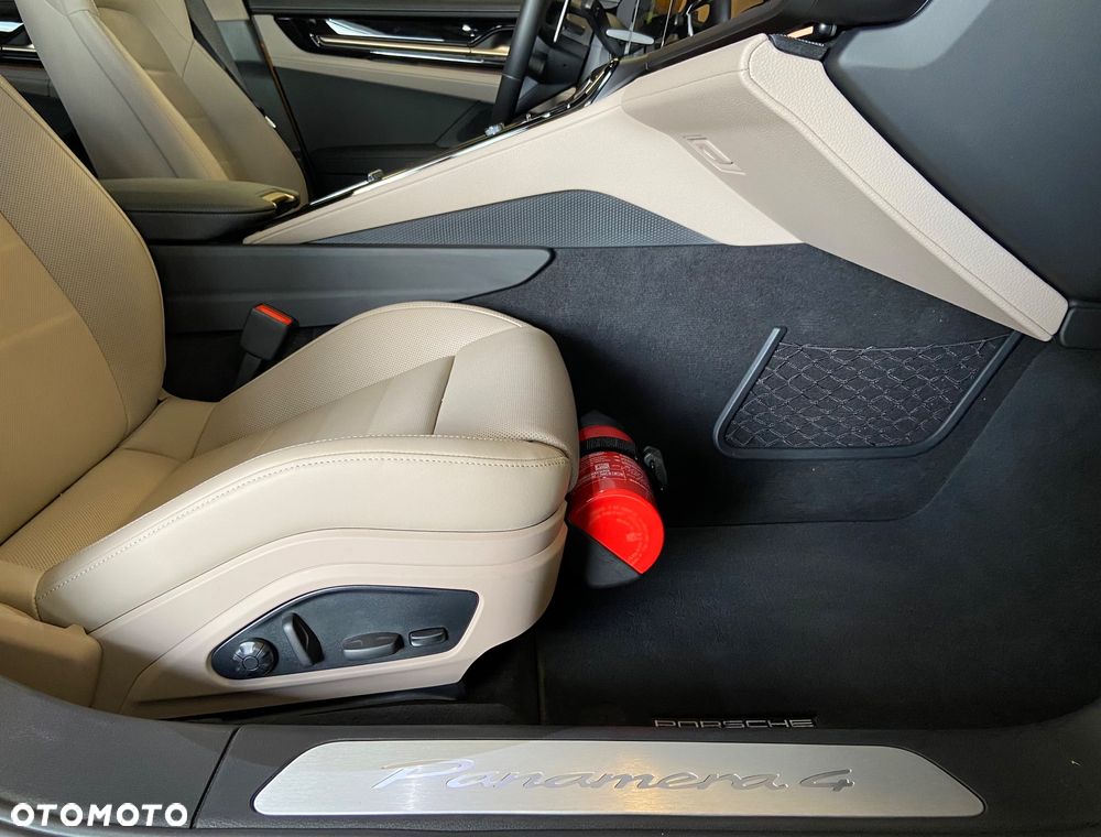 Porsche Panamera 4 E-Hybrid PHEV - 14