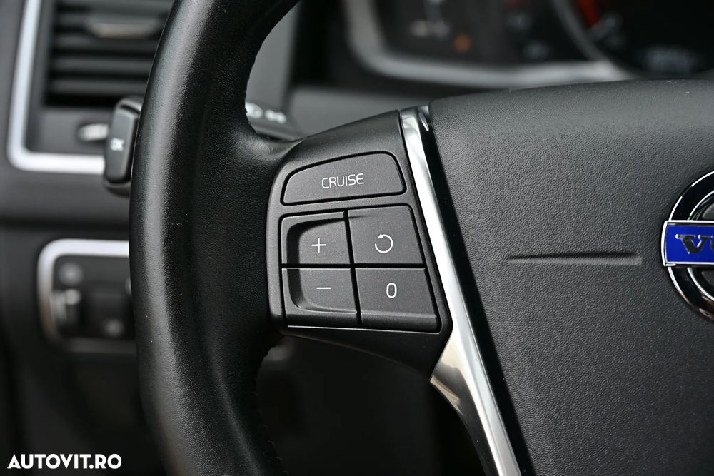 Volvo XC 60 D4 Geartronic Summum - 16