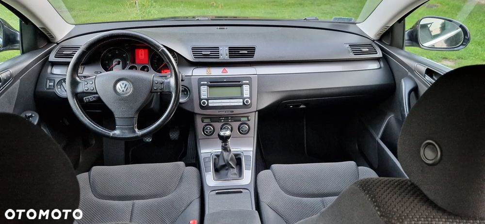 Volkswagen Passat 1.9 TDI DPF BlueMotion - 10