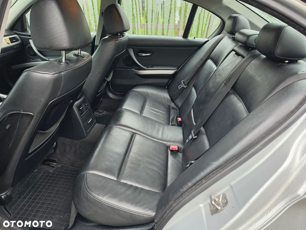 BMW Seria 3 320d - 12