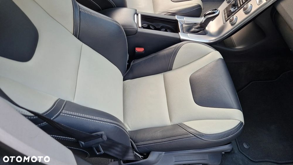 Volvo XC 60 D5 AWD Summum - 19