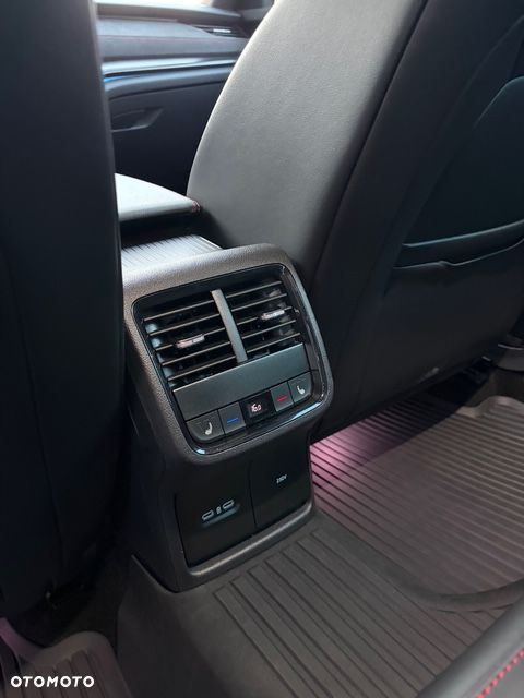 Skoda Octavia 2.0 TDI DSG RS - 10