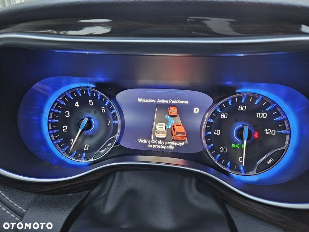 Chrysler Pacifica - 26