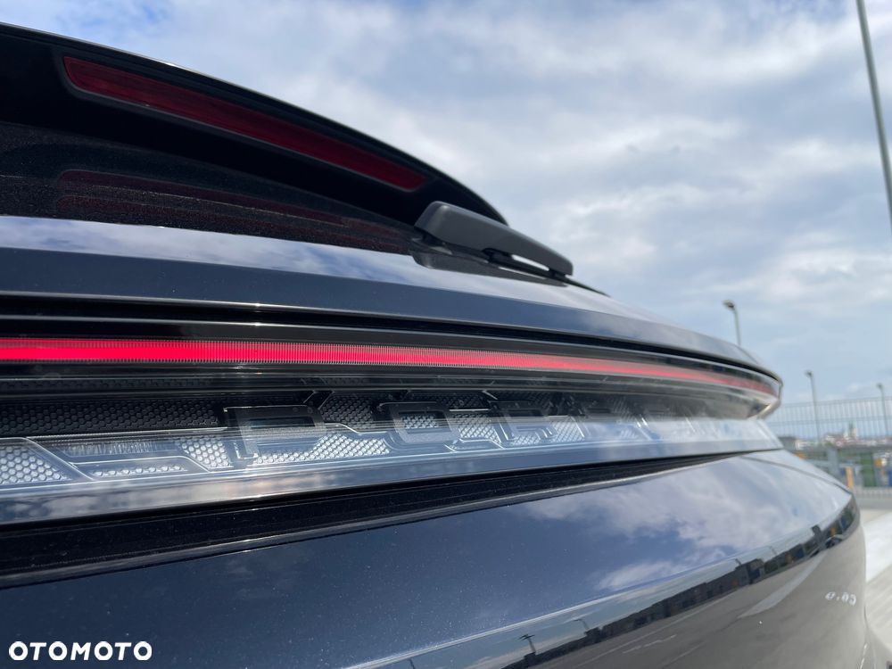 Porsche Taycan Turbo - 17