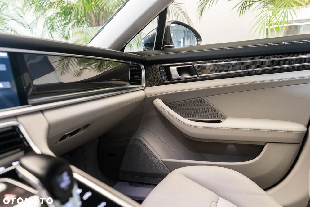 Porsche Panamera 4S - 25