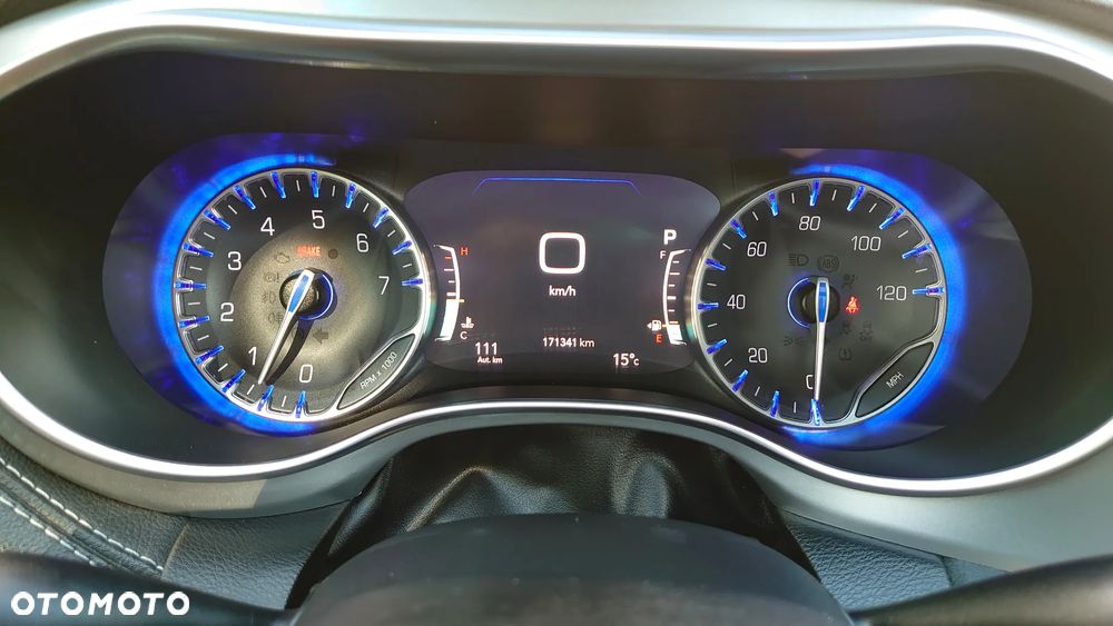 Chrysler Pacifica - 12
