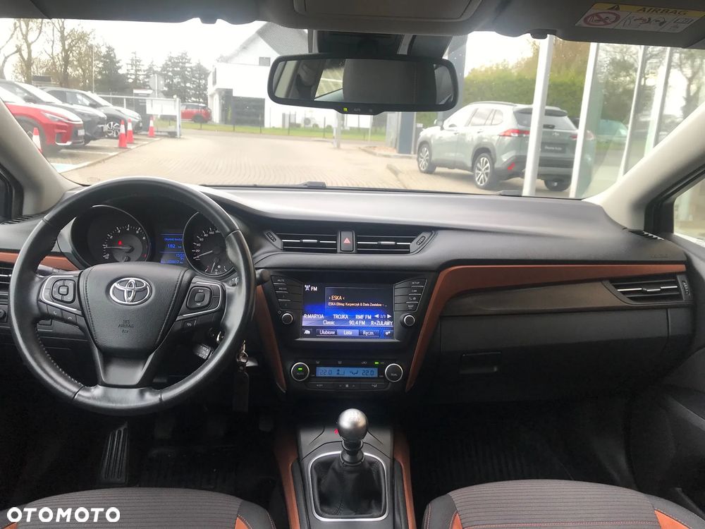 Toyota Avensis 1.8 Premium - 18