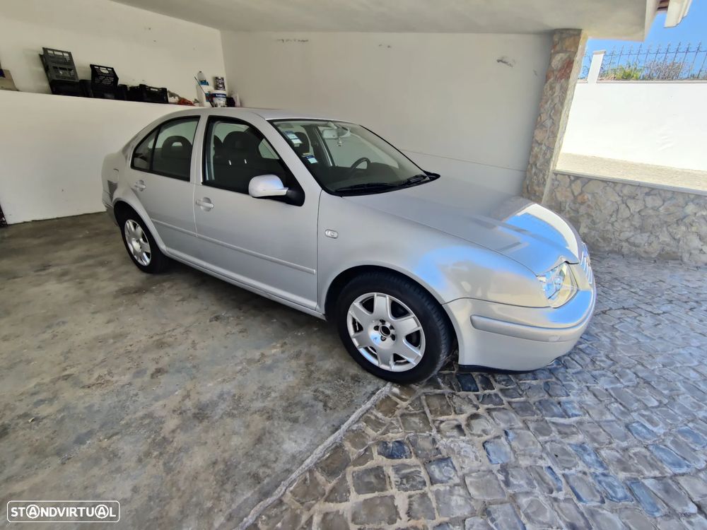 VW Bora 1.9 TDi Highline - 2