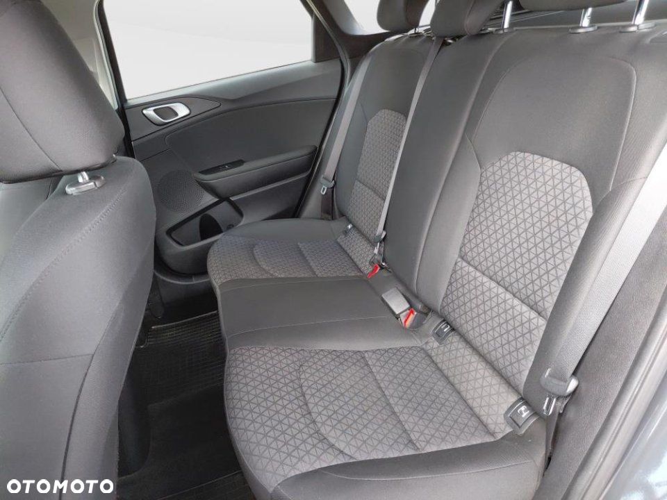 Kia Ceed - 11