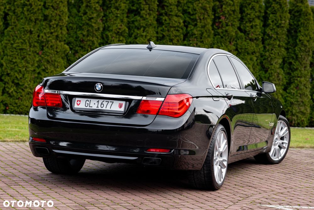 BMW Seria 7 750i xDrive - 8