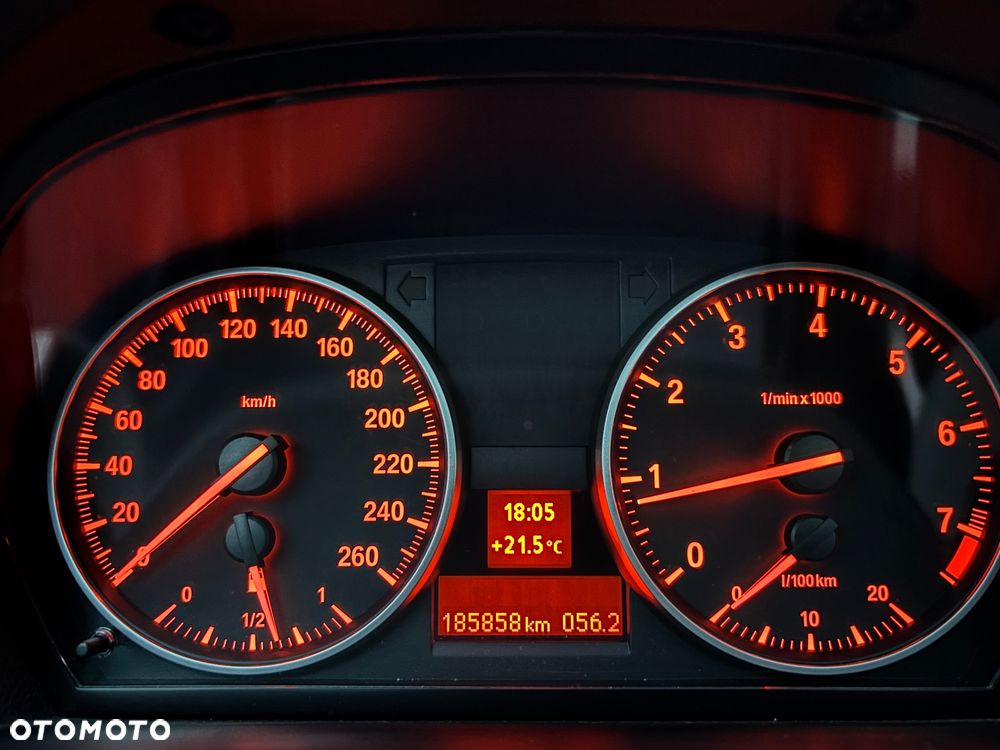 BMW Seria 3 320i - 14
