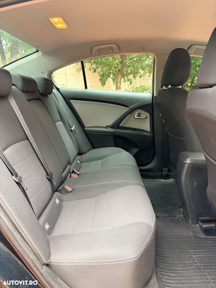 Toyota Avensis 2.0 D-4D Executive - 8