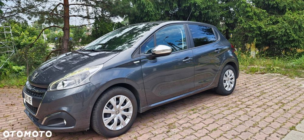 Peugeot 208 - 8