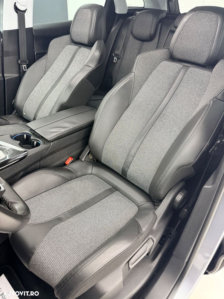 Peugeot 3008 1.2 PureTech Turbo S&S EAT6 Allure - 17