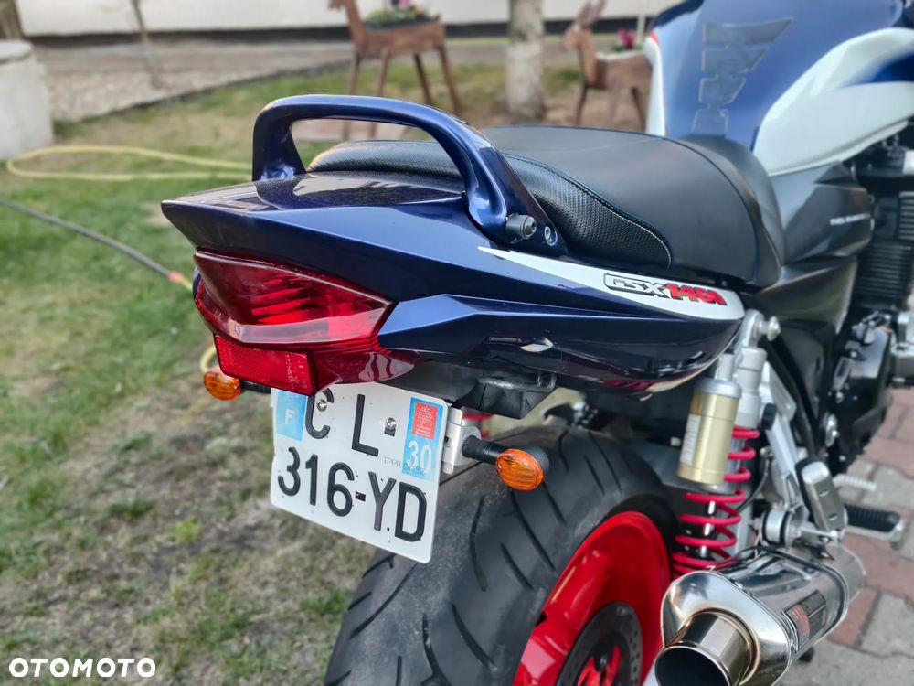 Suzuki GSX - 6