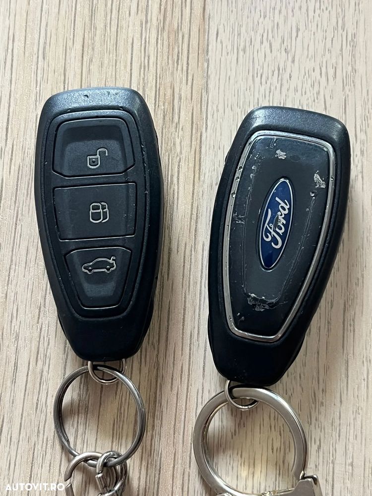 Ford Focus 2.0 TDCI DPF Powershift Titanium - 36