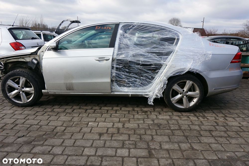 VOLKSWAGEN PASSAT B7 SEDAN 2012 LA7W 2.0 TDI CFFB 140KM NFU SREBRNY na części - 2