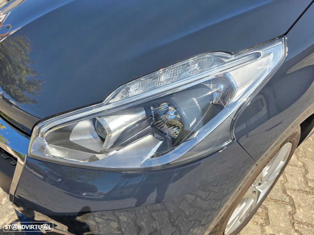 Peugeot 208 1.2 PureTech Signature - 26