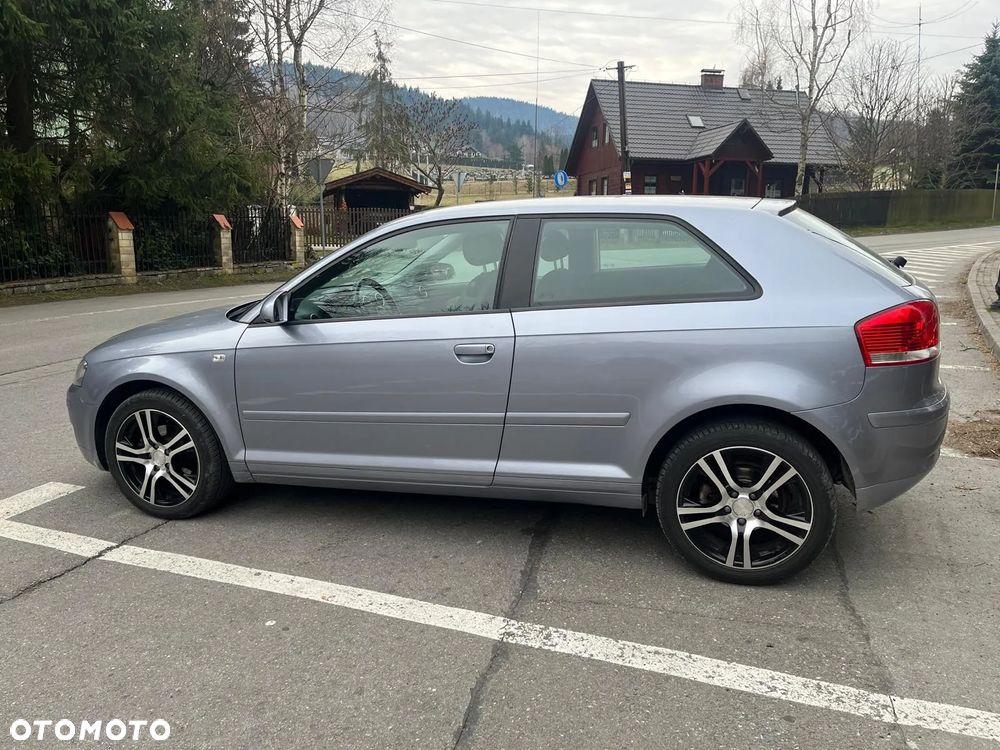 Audi A3 3-drzwiowe 1.6 FSI Attraction - 3