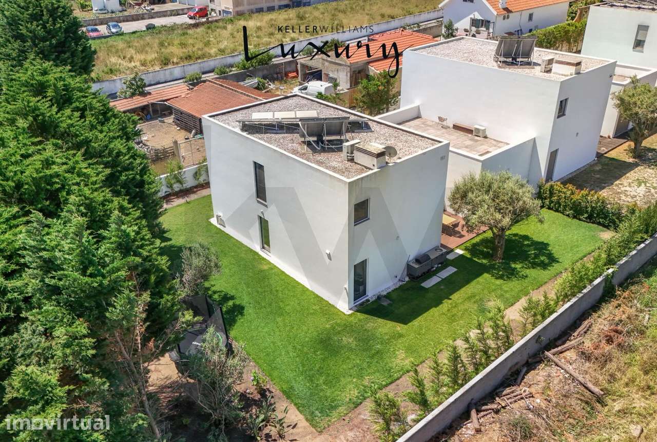 Moradia V3 + 2 em Condomínio  com Jardim e Piscina - Grande imagem: 3/49